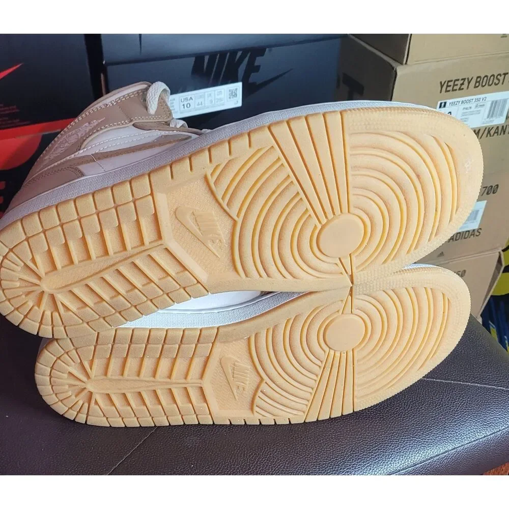 Air Jordan 1 Mid Tan Gum Hemp White 554724-271 Men's Size 10 w/ Box